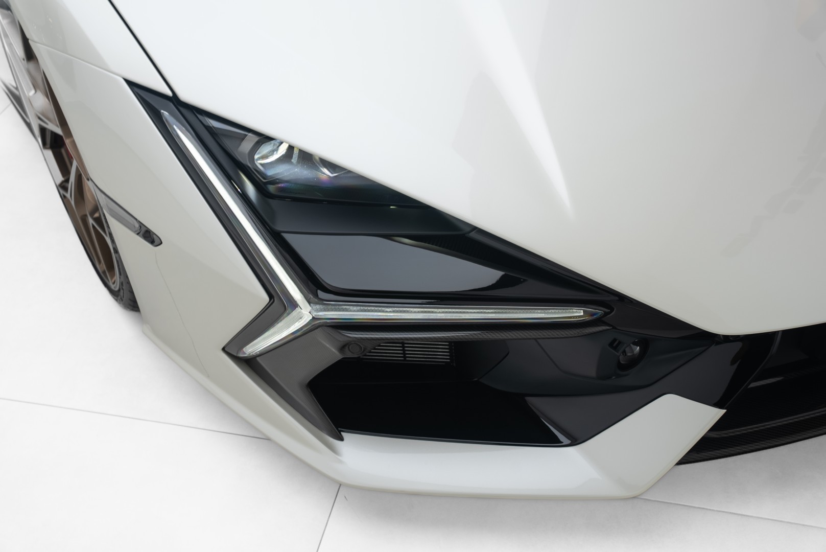 2024 LAMBORGHINI REVUELTO. FULL CARBON FIBER. STUNNING SPEC. MAIN DEALER WARRANTY AND SERVICE.